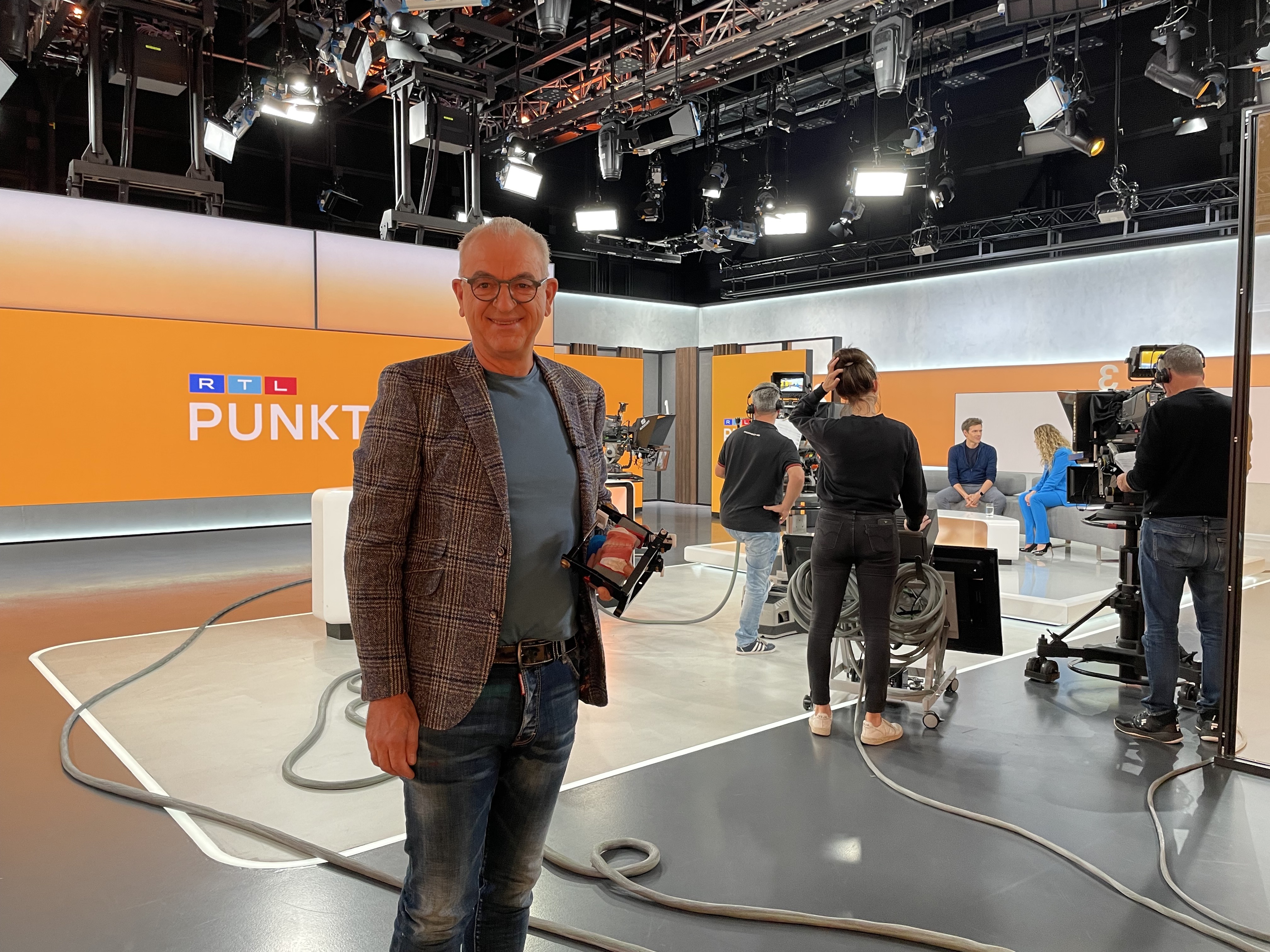 Dr. Gerd Reichardt live im TV bei RTL Punkt 12  - Interview und CMD Erfahrungsbericht